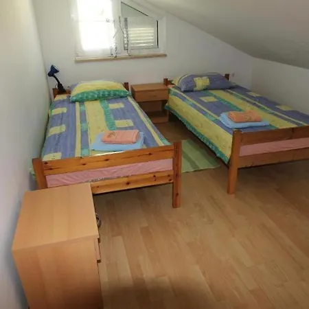 招待所 Ravlic 马林斯卡