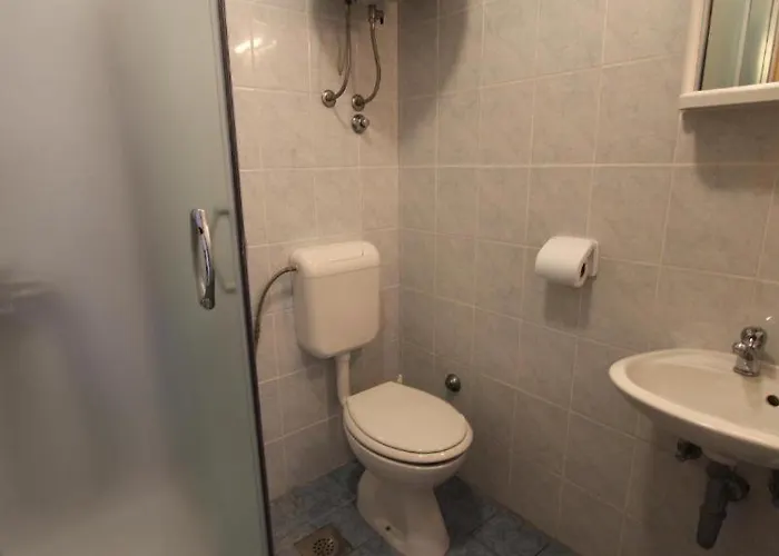 Ravlic Gostinjska kuća Malinska