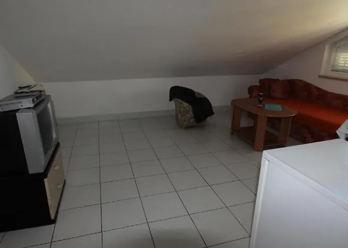 Gostinjska kuća Ravlic Malinska